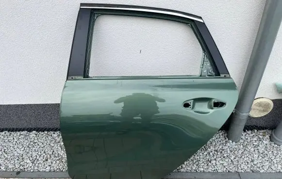 KIA Ceed Rear door