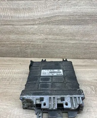 Volkswagen PASSAT B4 Engine control unit/module 028906021B 0281001172