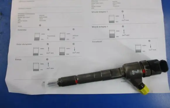 Opel Combo C Fuel injector 22052492