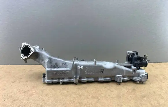 BMW 5 G30 G31 Intake manifold 9885850 7926141