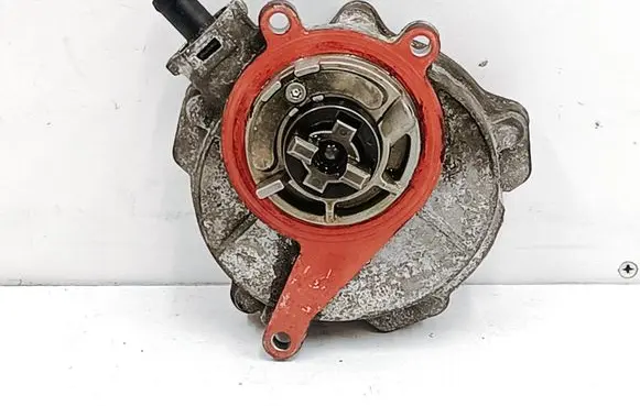 Audi Q7 4M Vacuum pump 06E1451000