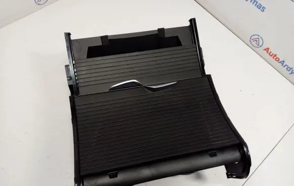 Cup holder front