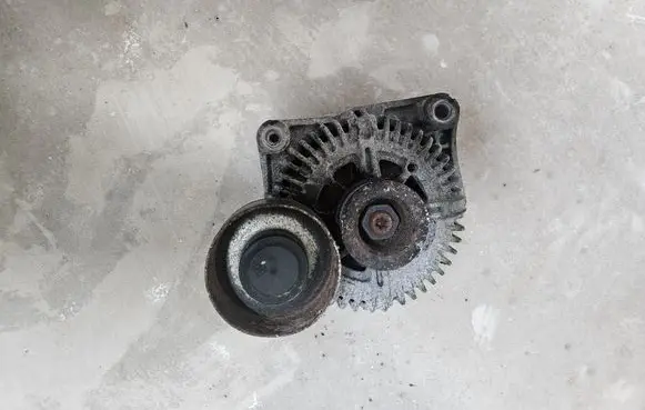 BMW 5 E60 E61 Generator/alternator 0986080350