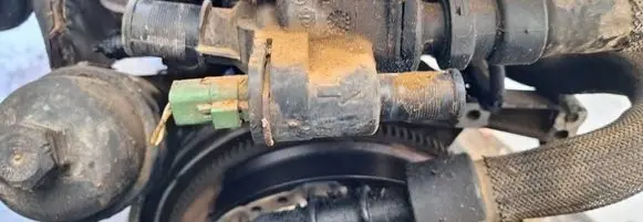 Engine coolant pipe/hose