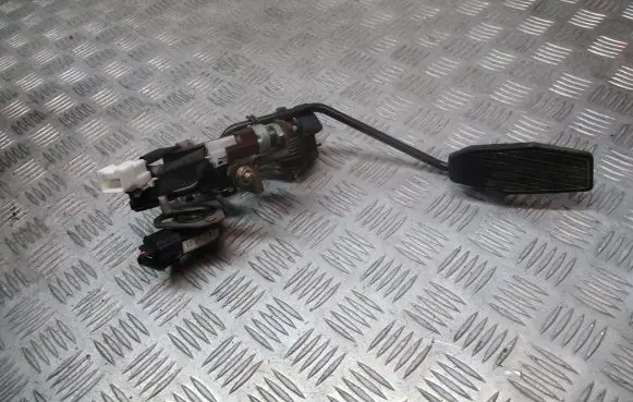 Mazda Premacy Accelerator throttle pedal CB1567SH0A