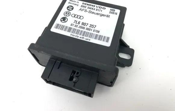Volkswagen Touareg I Light module LCM 7L6907357 5WK49171
