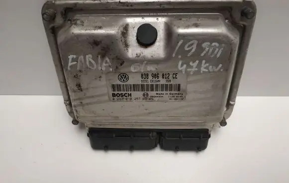 Skoda Octavia Mk1 (1U) Engine control unit/module 038906012CE 0281010257