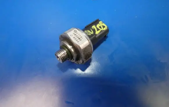 Mercedes-Benz C W205 Air conditioning (A/C) pressure sensor A0002838000 000283