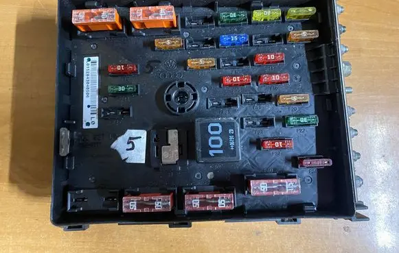 Seat Alhambra (Mk1) Fuse module 3C0937125 63592777 L0152843040506