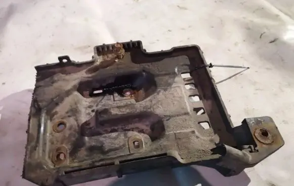 Battery box tray