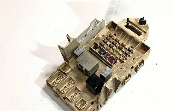 Toyota Yaris Relay mounting block 