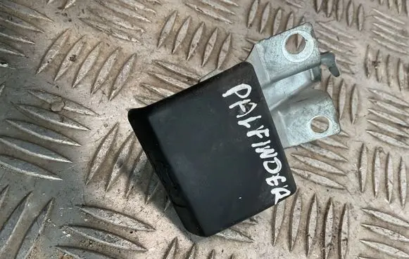 Nissan Pathfinder R51 Engine bonnet (hood) release handle