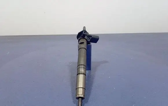 Volkswagen PASSAT B6 Fuel injector 03L130277