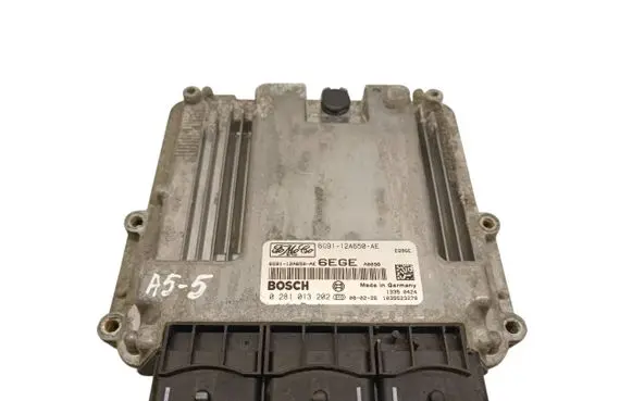 Land Rover Freelander 2 - LR2 Engine control unit/module 6G9112A650AE 0281013202