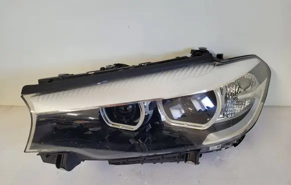 BMW 5 G30 G31 G38 Headlight/headlamp 8499111