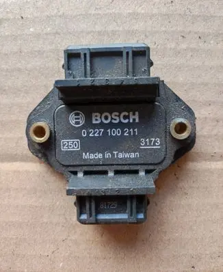 Audi A4 S4 B5 8D Ignition amplifier control unit 0227100211 81729