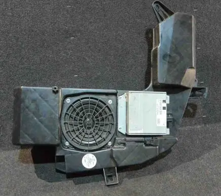 Audi A4 S4 B7 8E 8H Subwoofer speaker