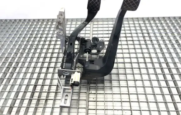 Audi A4 S4 B7 8E 8H Pedal assembly 8E1721117A