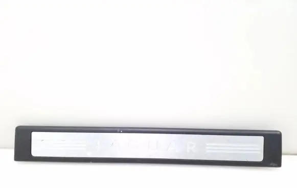 Jaguar XF X250 Front sill trim cover 8X2313200AF