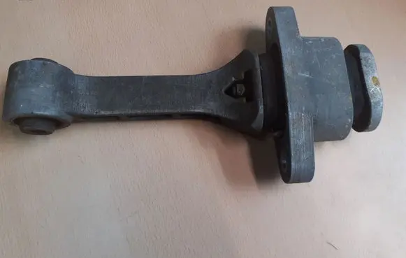 Hyundai ix35 Engine mounting bracket 219502S000