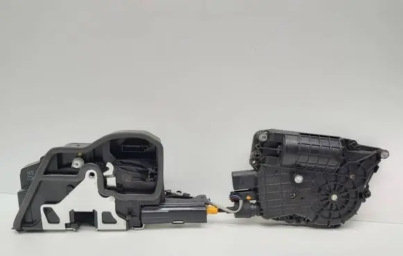 BMW X5 E70 Rear door soft close latching motor 7315023 A053702