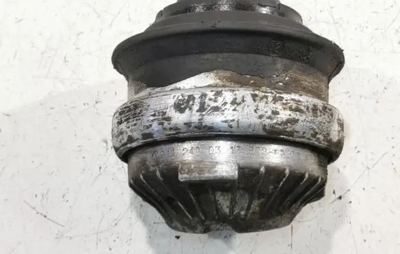 Mercedes-Benz E W211 Engine mount bracket A2112400317