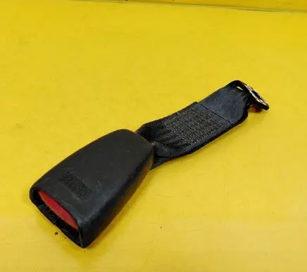 Mitsubishi Space Star Middle seatbelt buckle (rear) 