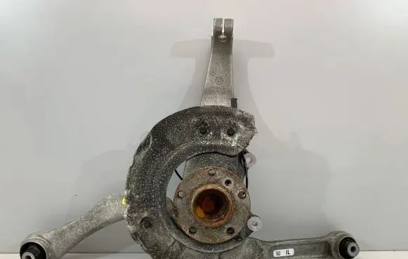 BMW 5 F10 F11 Front wheel hub spindle knuckle 6775769