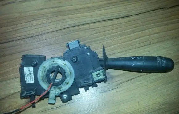 Renault Kangoo I Wiper control stalk 8200077622