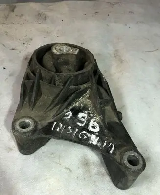 Opel Insignia A Engine mount bracket 230005