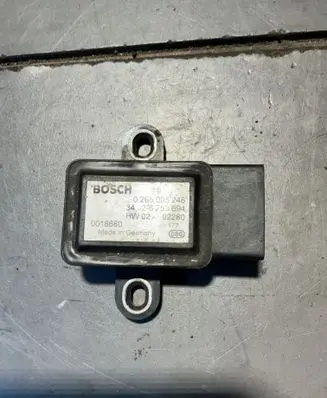 BMW 5 E39 ESP acceleration yaw rate sensor 34526753694 0018680