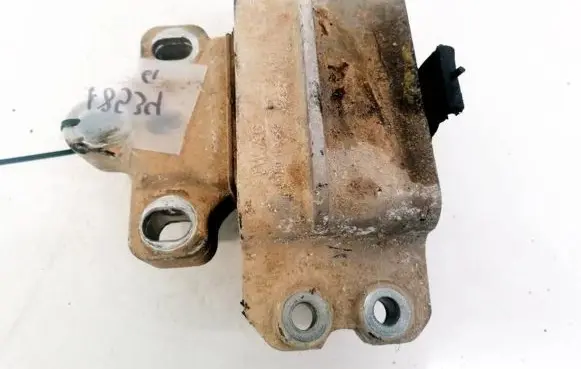 Volkswagen Touran I Engine mount bracket 1K0199555