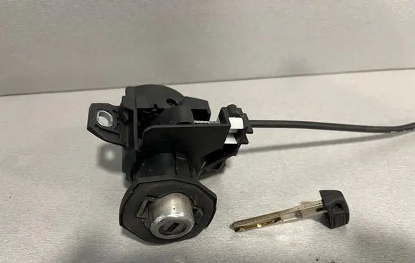BMW 3 E92 E93 Tailgate exterior lock 7167321 51247167321 10862510
