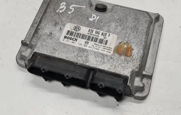 Volkswagen PASSAT B5.5 Engine control unit/module 038906018P 0281001720