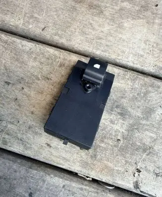 Opel Zafira C Electric window control switch 13301886
