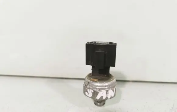Hyundai Santa Fe Air conditioning (A/C) pressure sensor 
