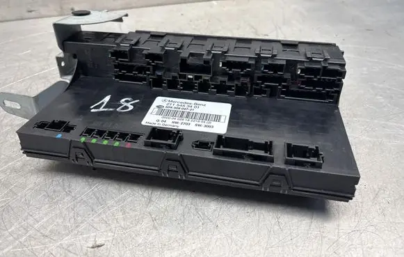 Mercedes-Benz E W211 Fuse module 2115453401 5DK00804721