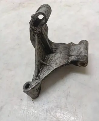 Volkswagen PASSAT B4 Engine mounting bracket 028145531C