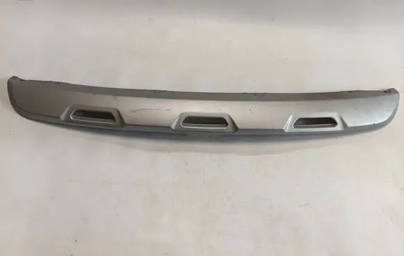 Front bumper lip