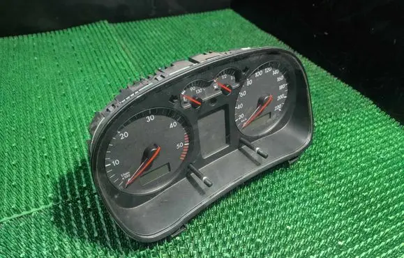 Volkswagen Golf IV Speedometer (instrument cluster) 1J0919860BX