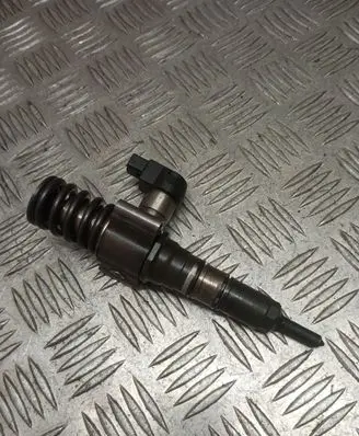 Volkswagen PASSAT B6 Fuel injector 0000130073SX