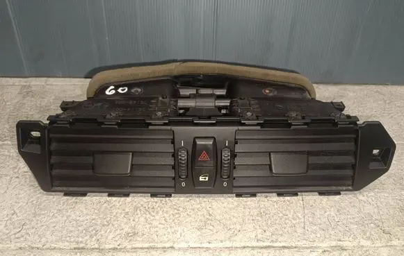 Dash center air vent grill