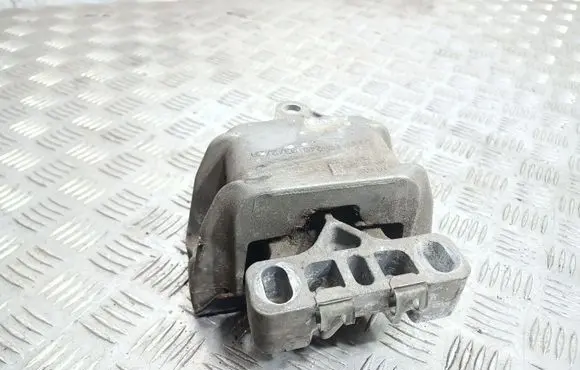 Skoda Octavia Mk1 (1U) Engine mount bracket 1J0199555