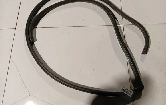 Rover 620 Rubber seal front coupe door 