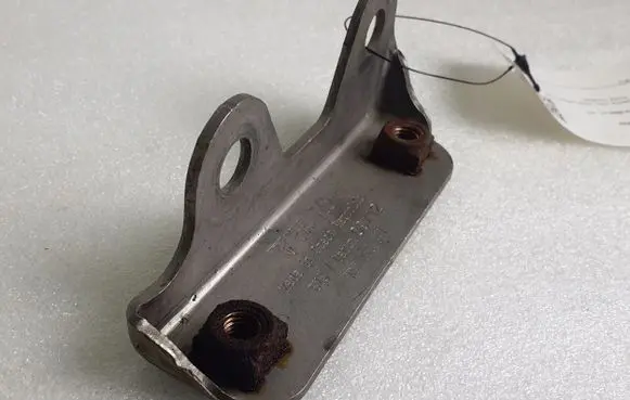 Porsche Cayenne (92A) Muffler mount bracket/holder 7P0253047