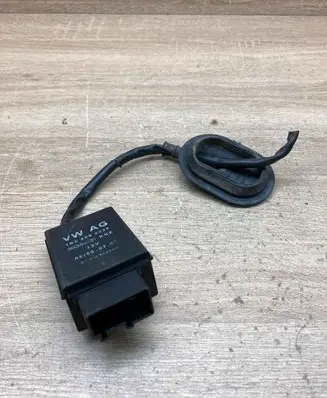Volkswagen PASSAT B6 Fuel pump relay 1K0906093F