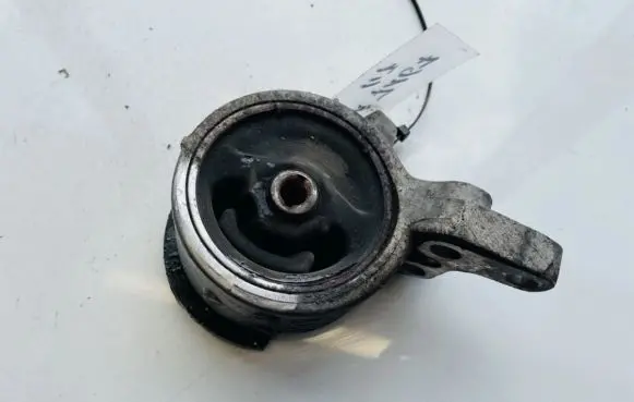 Nissan Almera Engine mount bracket