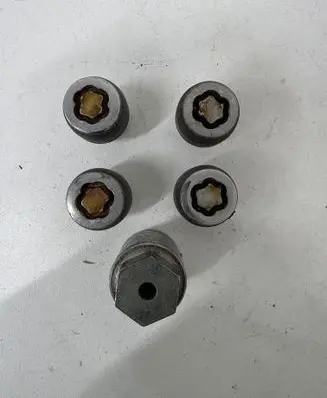 Mazda 6 Anti-theft wheel nuts and lock 