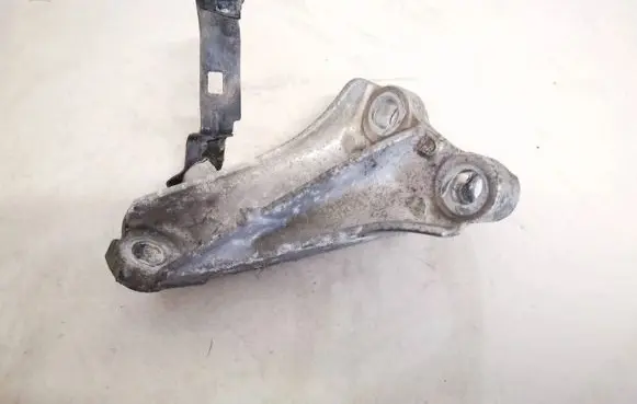 Honda Civic Engine mounting bracket
