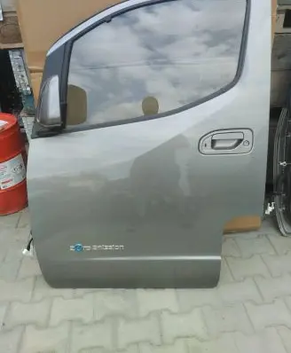 Nissan e-NV200 Front door